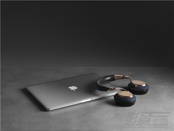 Gold PX with macbook.jpg